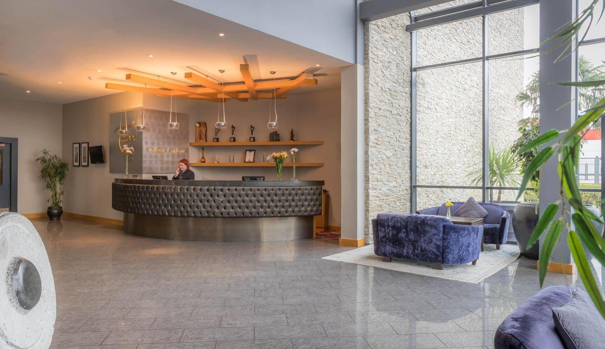 Talbot Hotel คาร์โลว์ ภายนอก รูปภาพ